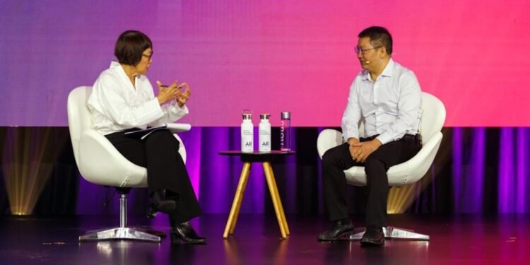 Shuttle.com Workforce’s COO Xing Xiong displays at the AI age