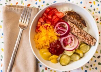 Ditch the Bun and Consume a Burger Bowl As a substitute