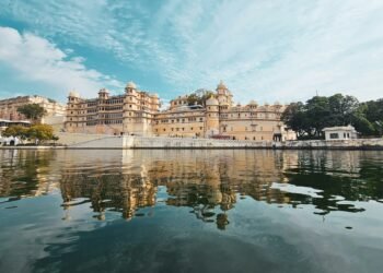 From Royal Palaces to Non violent Retreats: Finding the Essence of Luxurious Trip in India