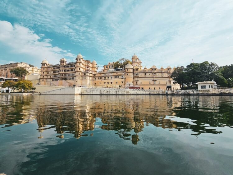 From Royal Palaces to Non violent Retreats: Finding the Essence of Luxurious Trip in India