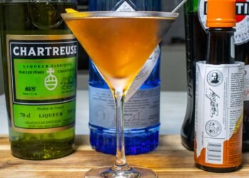 This Amber Cocktail Is a Daring and Boozy Jewel