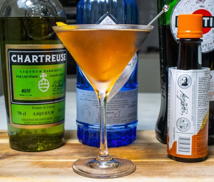 This Amber Cocktail Is a Daring and Boozy Jewel