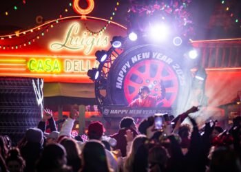 Why New Yr’s Eve at Disney is a Should-Do for Enthusiasts & How We Do It to Beat Crowds!