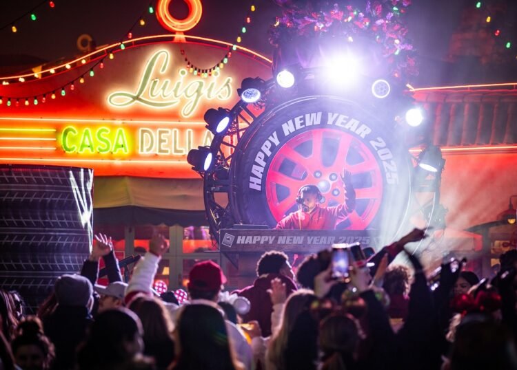 Why New Yr’s Eve at Disney is a Should-Do for Enthusiasts & How We Do It to Beat Crowds!