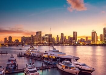 Most sensible 25 Easiest Puts to Consult with in December USA: Snowy Escapes & Heat Getaways