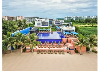 Ace of Hua Hin companions with Crimson Elephant Reps