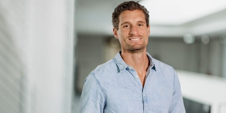 Lighthouse brings in CFO with IPO revel in