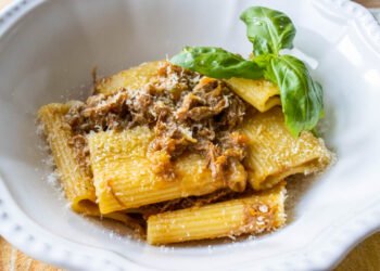 This Neapolitan Pasta Is Each Rustic and Scrumptious