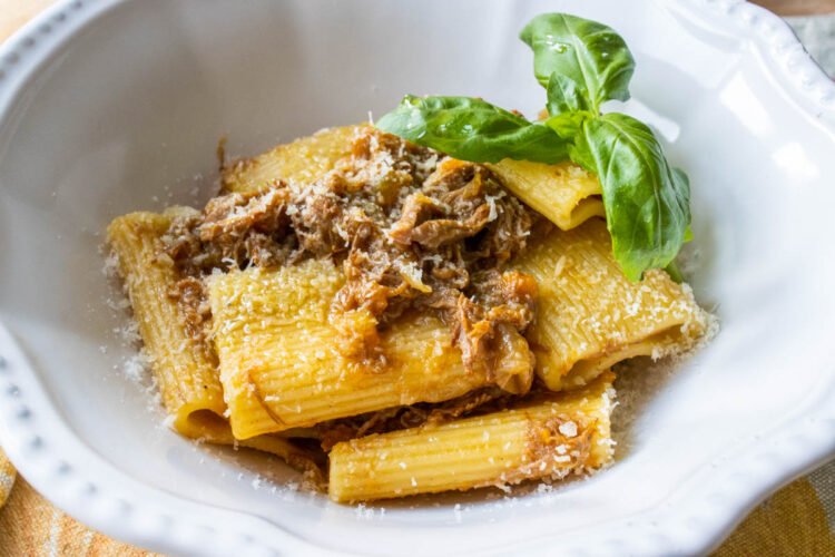 This Neapolitan Pasta Is Each Rustic and Scrumptious