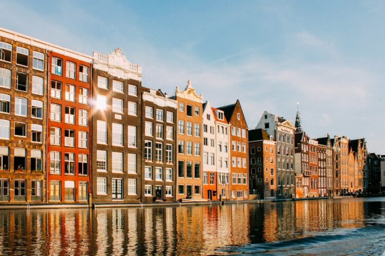 Sail throughout the historical past of Amsterdam