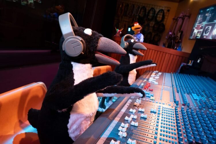 First Take a look at Muppets Rock ‘n’ Curler Coaster Audio Animatronics, On-Trip Pictures, Large Guitar & Extra!