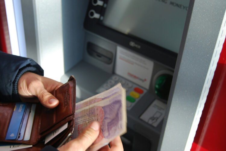 Touring and Banking: The Absolute best Checking Accounts for Global Vacationers