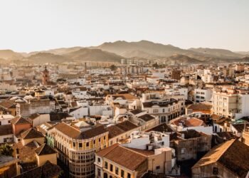 Malaga Ahead of a Overdue Flight: Museums, the Seashore and One Ultimate Lunch