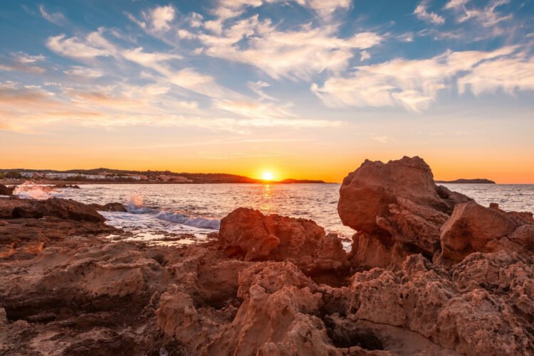 Tips on how to revel in Ibiza vacations after darkish